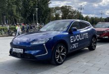 Фото - Так выглядит загадочный российский электромобиль Evolute i-JET, который понравился участникам Велофестиваля 2022