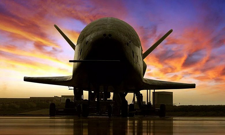 Фото - Таинственный американский военный космический корабль Boeing X-37B находится в космосе уже 900 дней